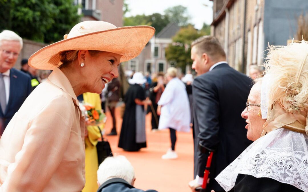 Koningin Máxima opent Tapijtmuseum